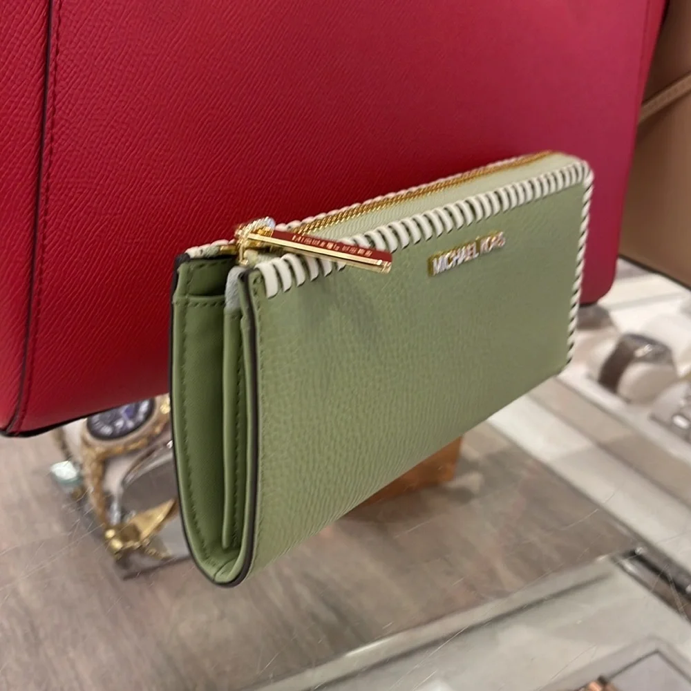 Michael Kors Jet Set Travel Large Pebble Leather Quarter-Zip Wallet
NWT - Picture 4 of 16